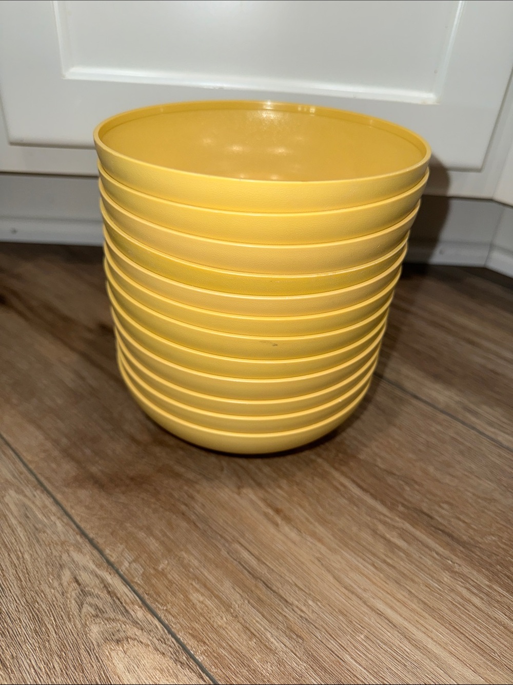 Tupperware Harvest Gold Soup Salad Bowls 890-35. 12 in set. Vintage!!